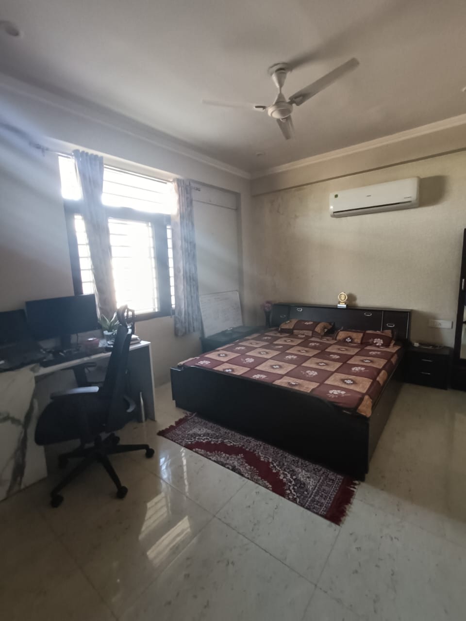 3BHK CORNER FLAT FOR SALE IN MANSAROVAR AT 47 LAKH ONLY!